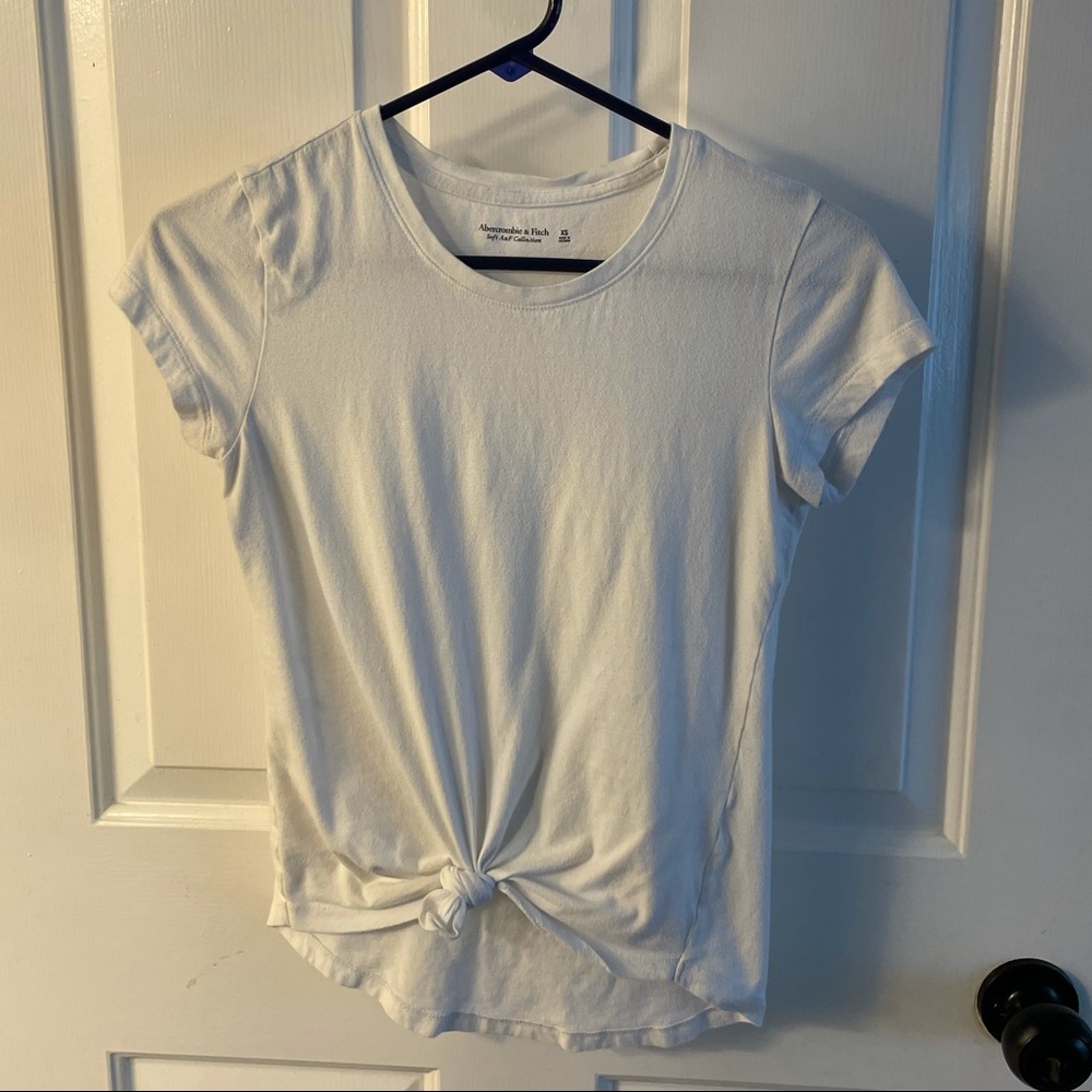 Abercrombie & Fitch front knot tee